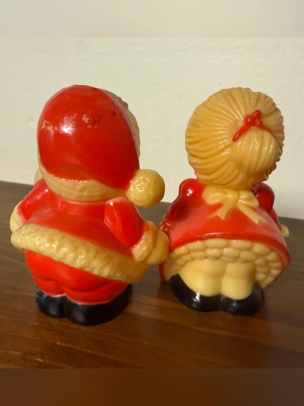 Vintage Risqué Plastic Santa & Mrs Claus Kissing Salt & Pepper Shakers